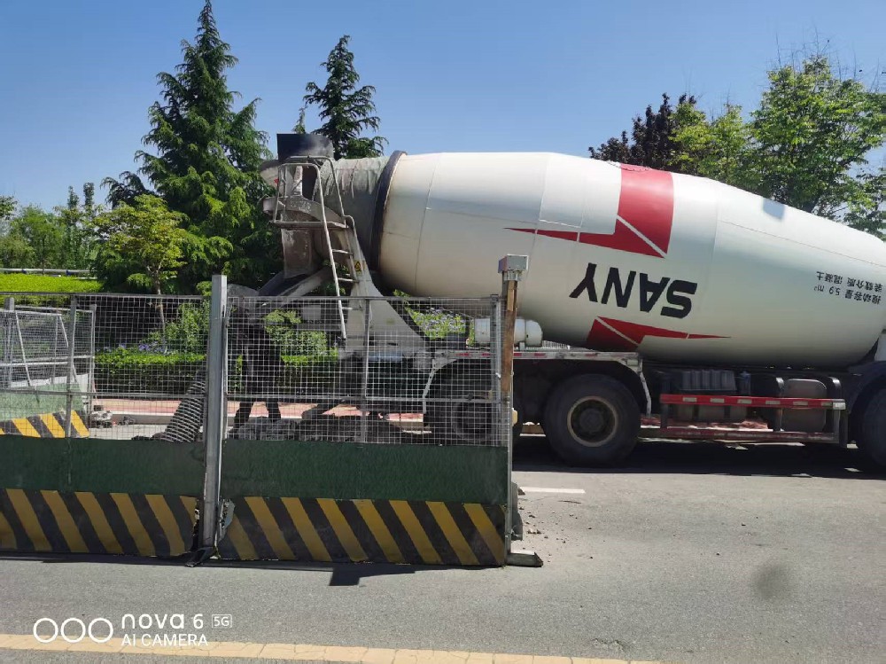 经发公司处置燎原西路路基塌陷隐患